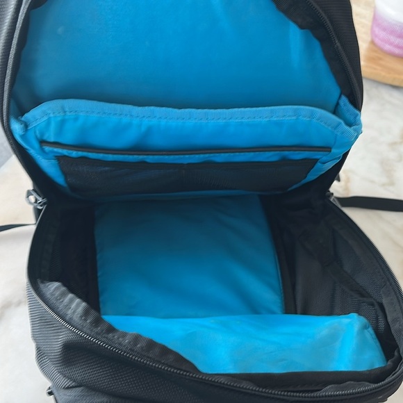 THULE SWEDEN Accent Backpack 23L Black UNISEX Backpack - Picture 15 of 16